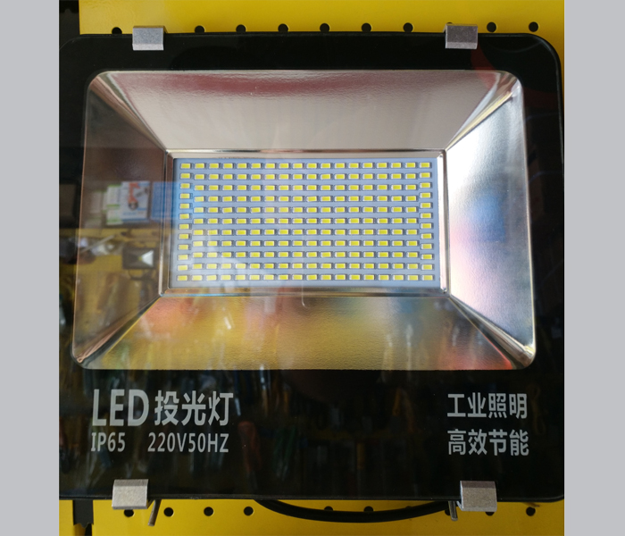 LED投光灯IP65 220V 50HZ